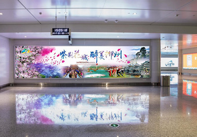 柳州机场一楼国内行李提取厅墙面灯箱广告