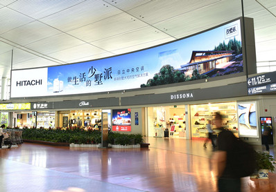 南京机场T2安检口上方LED屏广告