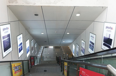 明珠站A1、B1电梯通道梯牌灯箱广告