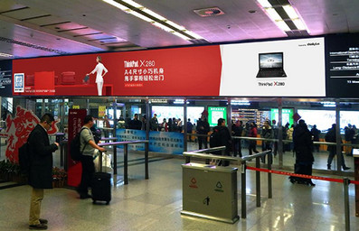 西安机场T2国内到达区出口LED大屏广告