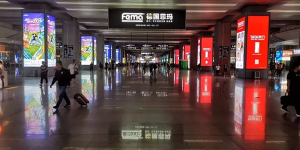高铁站灯箱广告