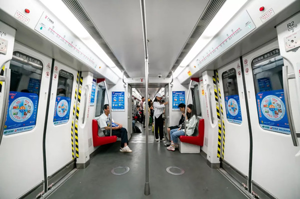 潘高寿广州地铁列车广告