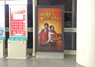 余杭高铁站安检口滚动灯箱广告