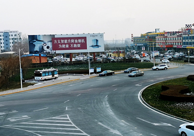 石家庄正定国际机场环岛南侧户外大牌广告