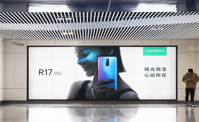 温州地铁拉布灯箱广告