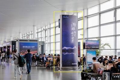 南京机场国际出发指廊双面图腾灯箱广告