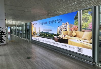 兴义机场T2航站楼到达通廊灯箱广告