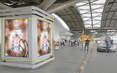 北京机场T2航站楼二层出发车道内排包柱灯箱广告