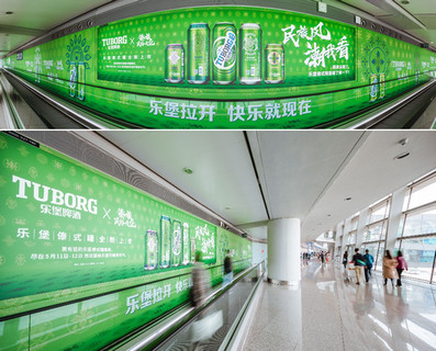 昆明机场F2层国内到达中央指廊墙面灯箱+贴纸广告