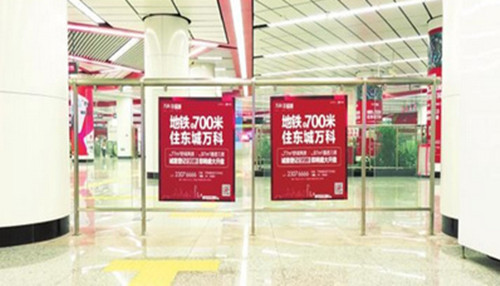 东莞地铁玻璃贴和屏蔽门贴广告价格