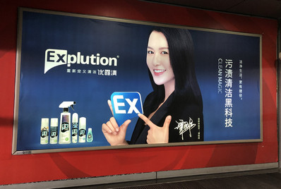 三亚机场T3出发门厅灯箱广告