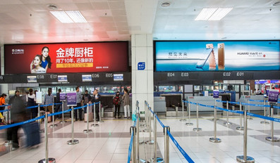 珠海机场二层国内出发厅岛头灯箱广告