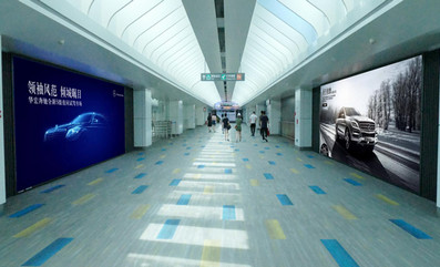 珠海机场三层国内到达指廊单面灯箱广告