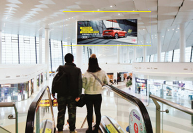 郑州机场三层候机中心商业区上方吊旗广告