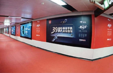 济南地铁品牌通道广告