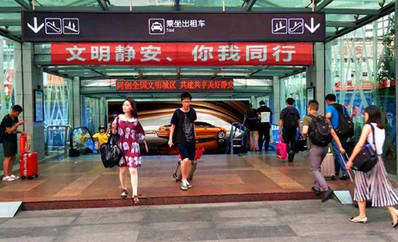 上海站南广场出租车旅客进出口楣头灯箱广告