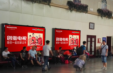 北京站二层中央通廊灯箱广告