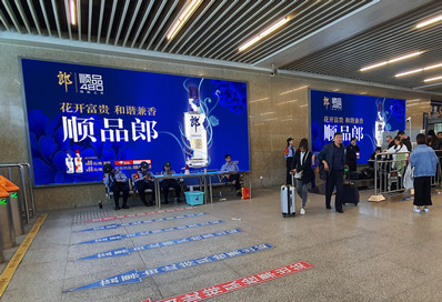 汉口站出站大厅灯箱广告