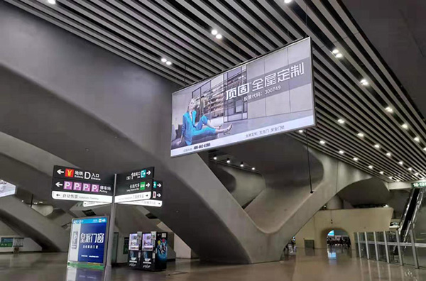 广州南高铁站广告3