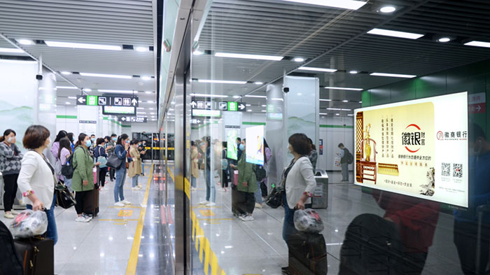 合肥地铁灯箱广告2
