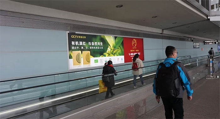 昆明机场灯箱广告2