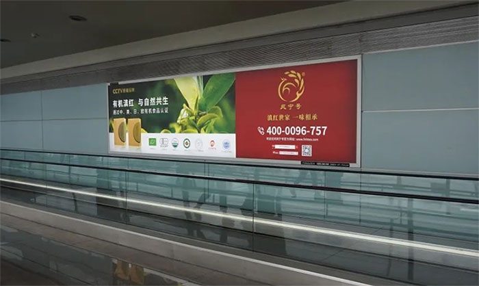 昆明机场灯箱广告3
