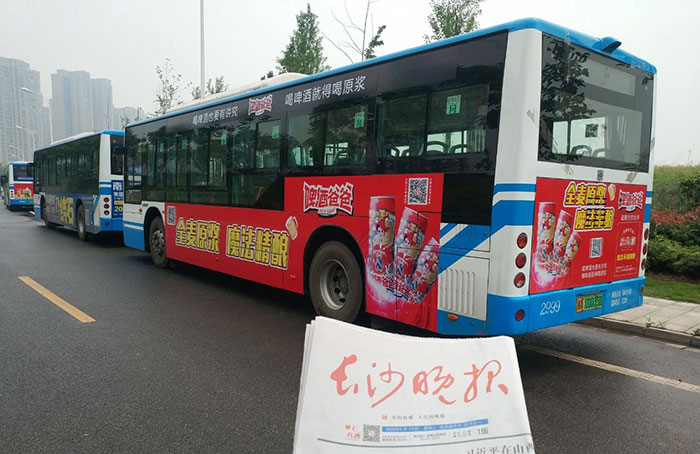 啤酒爸爸长沙公交车广告3