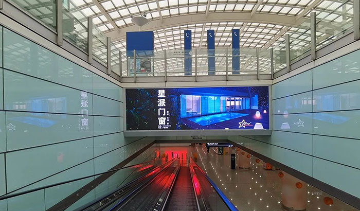 北京首都机场灯箱广告1