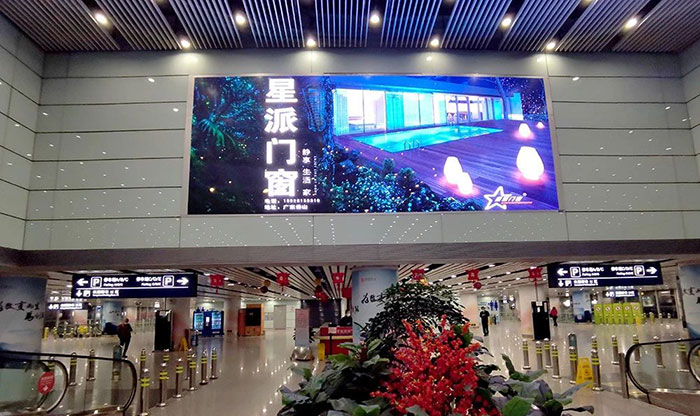 北京首都机场灯箱广告2