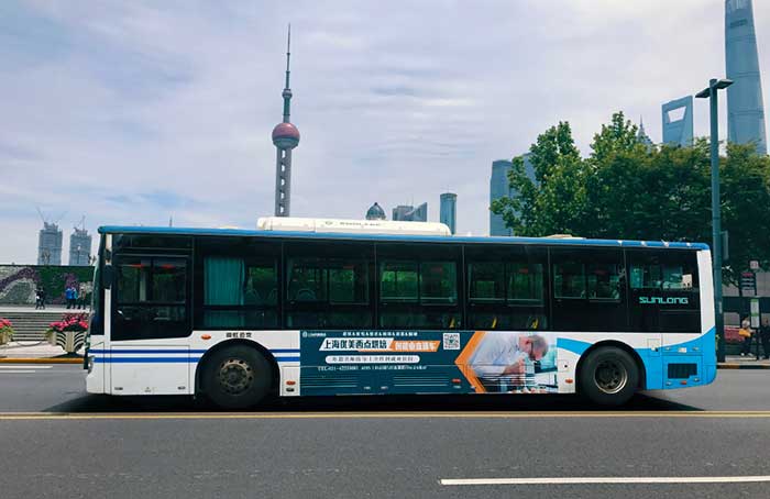 上海公交车身广告1