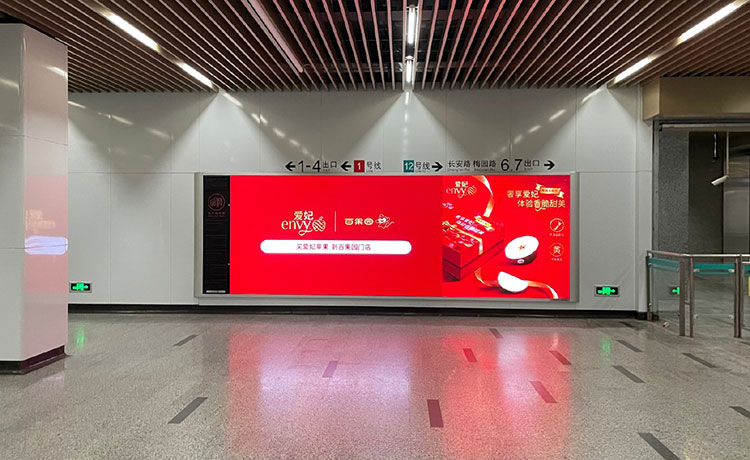 上海地铁LED广告2