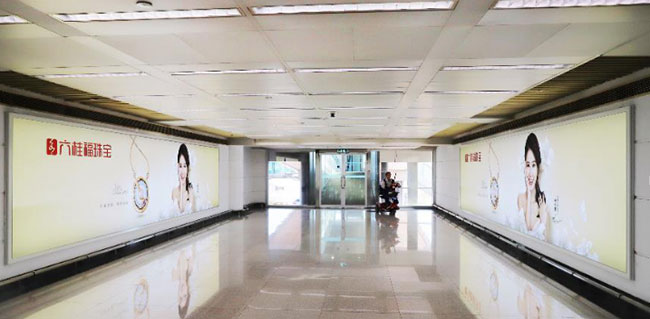 T1到达廊桥出口处墙体灯箱 T1到达廊桥出口处墙体灯箱