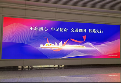 惠州北站出站厅墙面灯箱广告2
