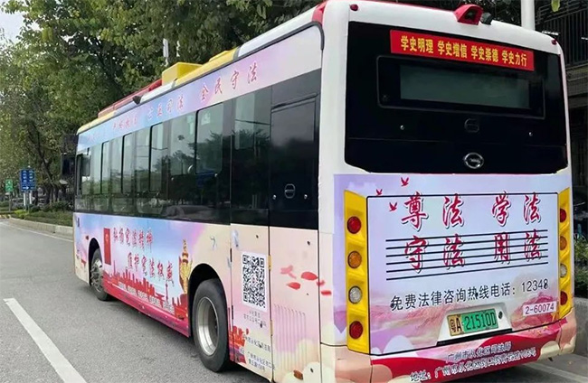 “法治号公交车”来了，广州公交车广告让法治宣传“动起来”！