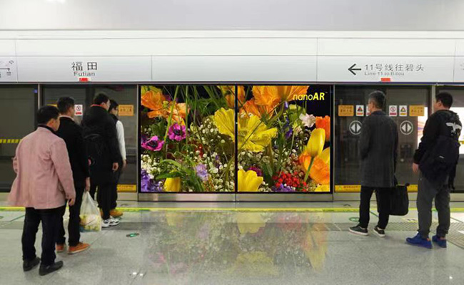 深圳地铁屏蔽门广告又出“新花样”！