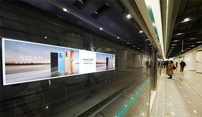 北京地铁轨行区大型LED屏