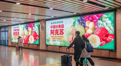 北京西站出站通道灯箱广告