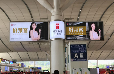 深圳北高铁站候车厅展翼柱灯箱广告