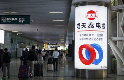 深圳北高铁站出站通道圆柱灯箱广告