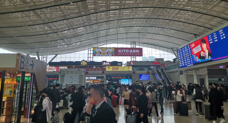 金意陶深圳高铁站吊旗广告3