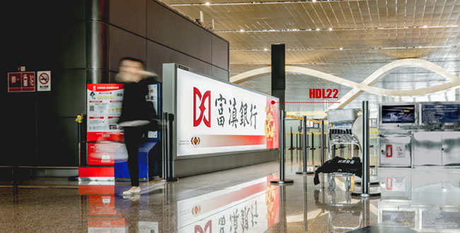 昆明机场F3国内出发安检通道落地灯箱广告