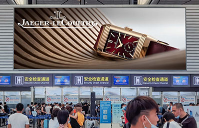 贵阳机场T2安检区上方LED屏广告