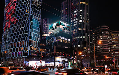 北京三里屯通盈中心LED大屏广告