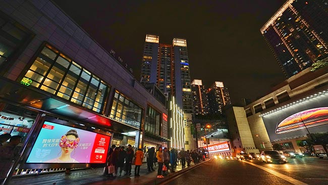 品牌和商家为什么要投放重庆候车亭广告？