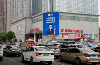 三亚公交候车亭广告