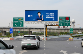 深圳机场路楼顶大牌广告