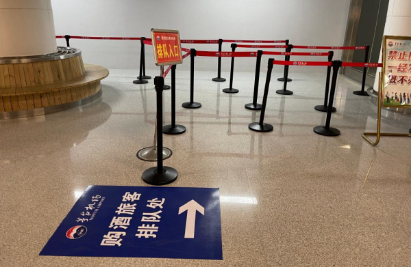 遵义茅台机场广告价格？遵义茅台机场户外立柱大牌广告停车场广告