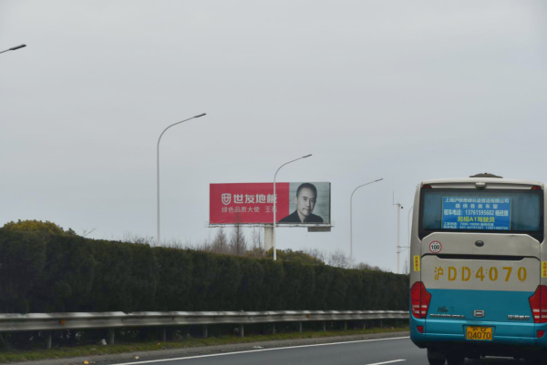 南通高速收费站广告价格？南通收费站立柱大牌广告收费站广告