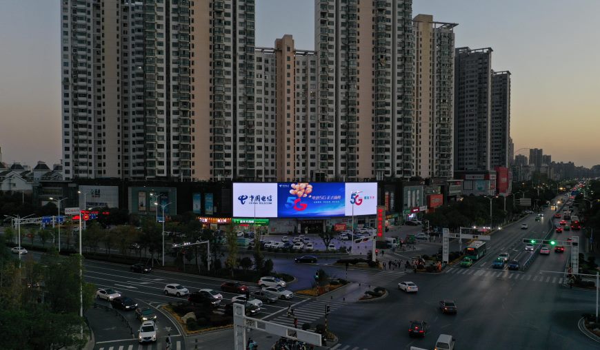 南昌洪城时代广场LED大屏广告价格收费，南昌红谷滩横屏广告牌