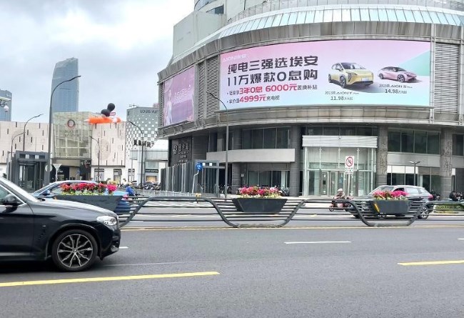 宁波天一广场东门口户外大牌广告价格，宁波三江口外滩楼体广告牌